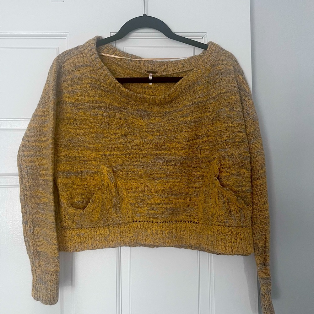 Free People cropped Sweater. Size Small